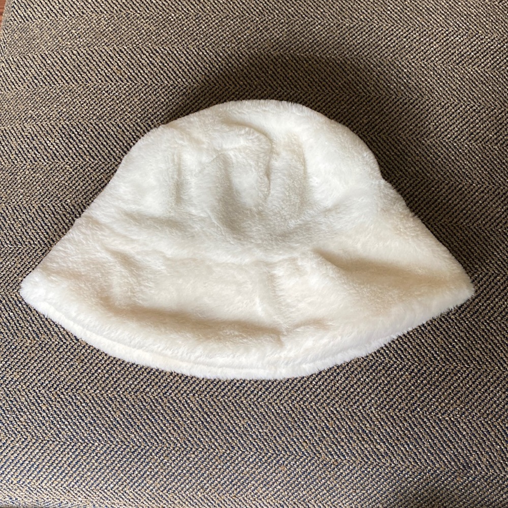 Furry White Buckethat
